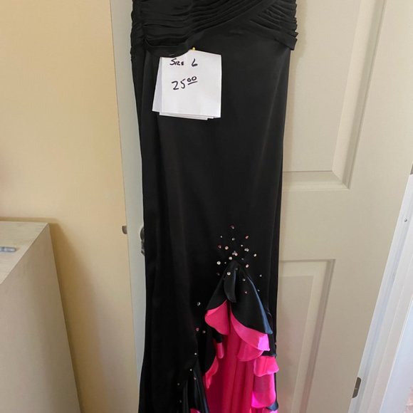 Formal dresses - Picture 2 of 5